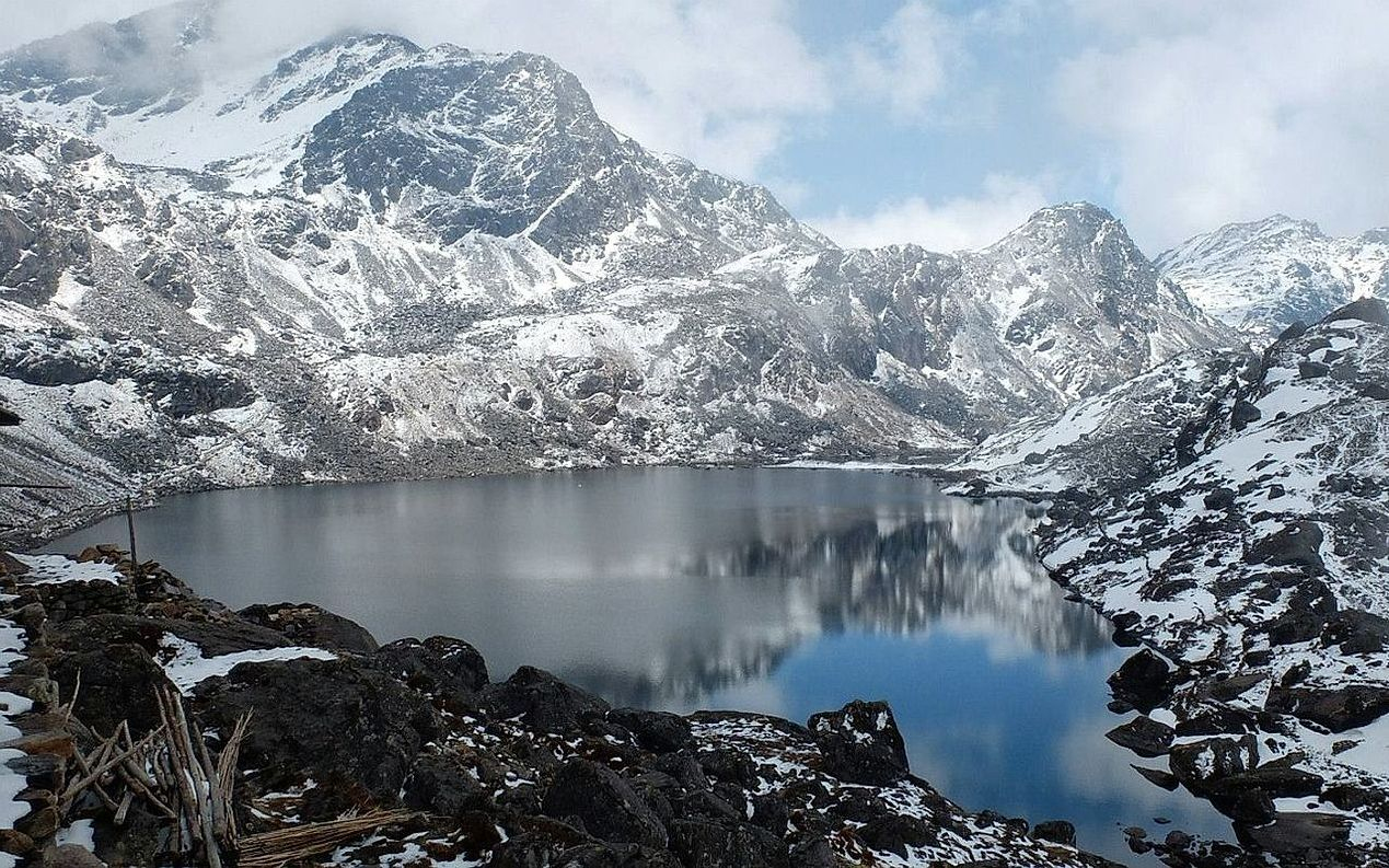O lago nas montanhas